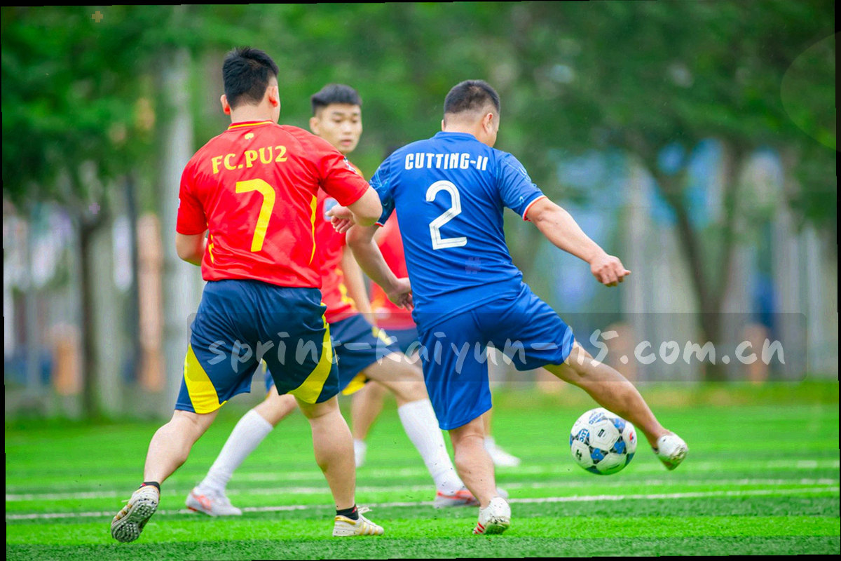 深蓝底色上由细线网格与光点构成的抽象数据纹理